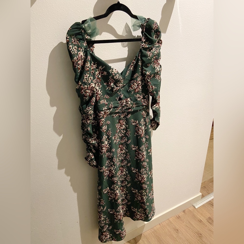ASTR The Label, Green Floral Long Sleeved Midi Dress, Size Small